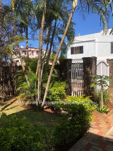 À vendre – Grande Maison à Pointe aux Sables avec piscine