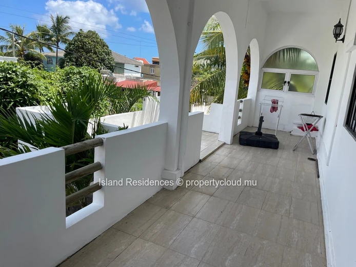 Furnished apartment with 3 bedrooms, a large covered terrace and parking space