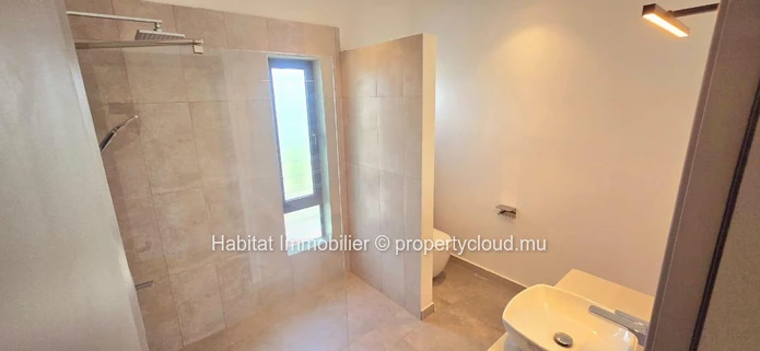 Discover this stunning apartment of 161 m², furnished and equipped, located in Moka. Enjoy a spectacular, direct view...