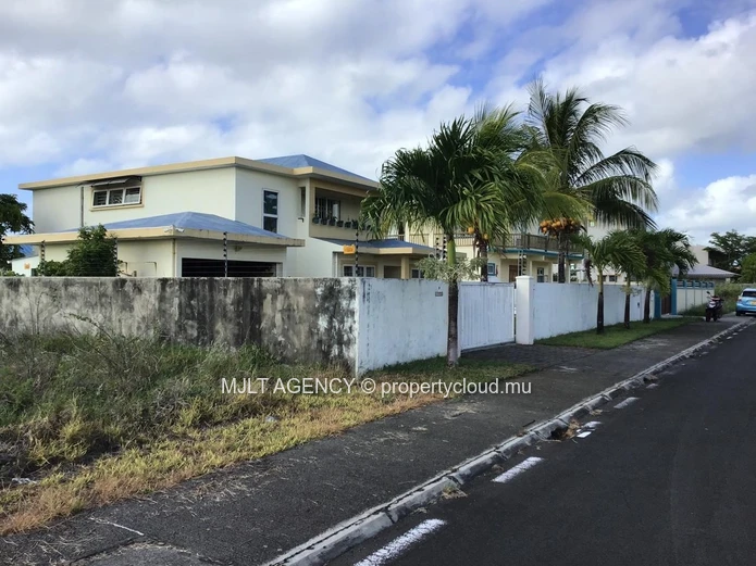 House / Villa - 5 Bedrooms - 319 m² Beau Vallon, South, Morcellement Le Mahe