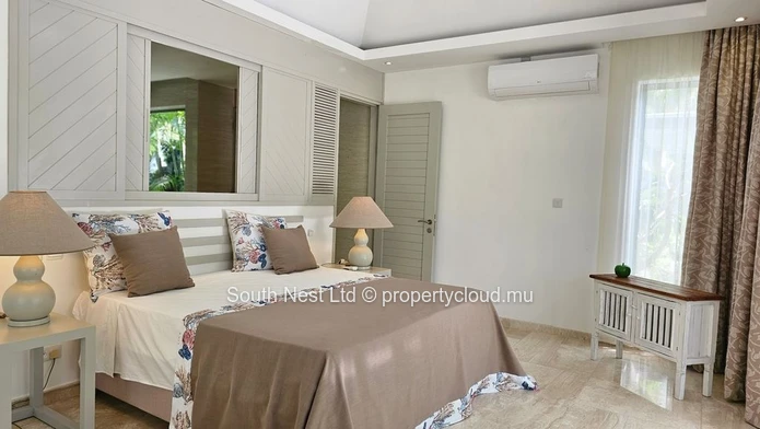 Villa of 8 bedroom at prestigious Golf Estate 