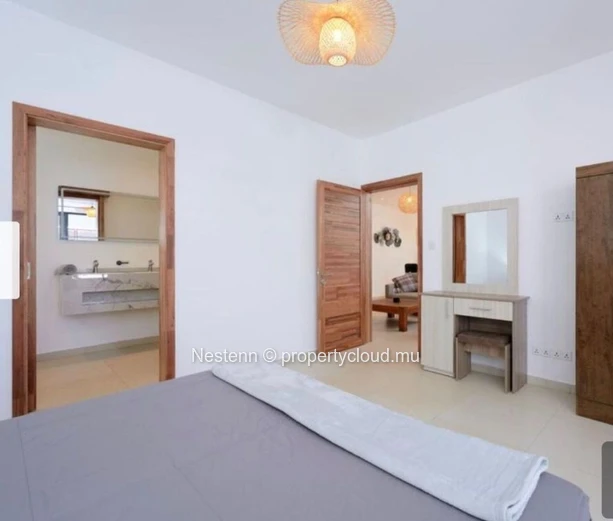 3-bed modern apartment steps from the beach
