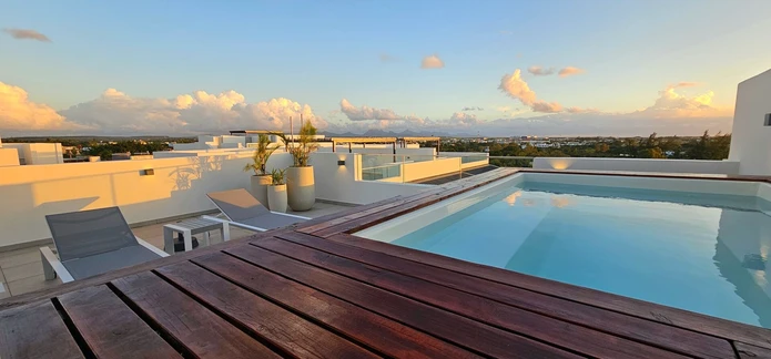 Penthouse à vendre à Pereybere, Île Maurice | Ki Resort Rooftop, Piscine & Vues sur le Coucher de Soleil