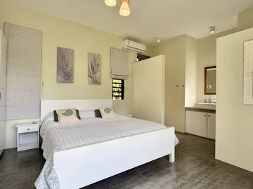 5 Bedroom Villa
