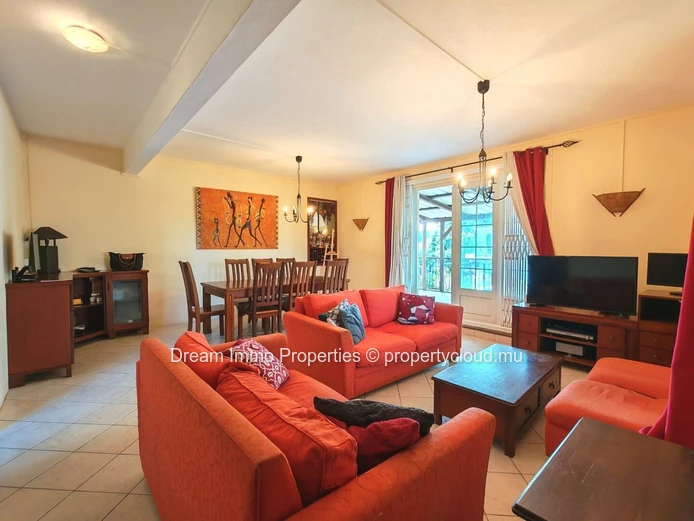 Spacieux appartement duplex de 3 chambres avec jardin privatif à Vacoas – Ile Maurice