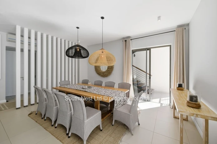 Penthouse de Luxe avec Accès Privé à la Baie de Merville