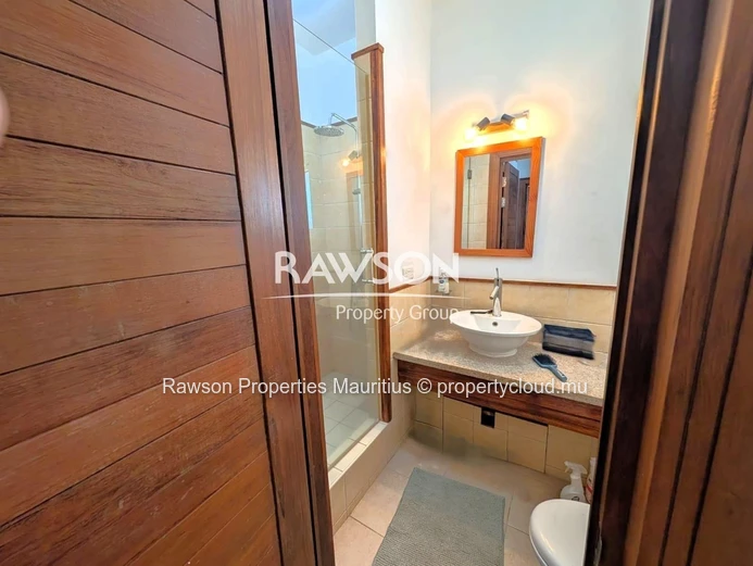 Penthouse De 2 Chambres À Deux Pas De La Plage | Bain Boeuf | Mur 45 000/Mois