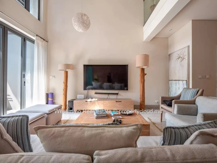 3-bedroom duplex with private pontoon at La Balise Marina
