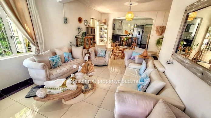 Charming 6 bedroom house with a swimming pool