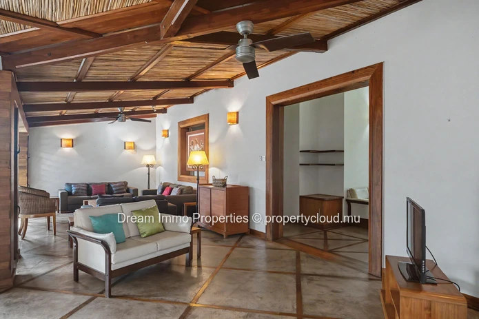 Exclusive 4-bedroom beachfront villa with private pool & ocean view in Poste de Flacq – Mauritius