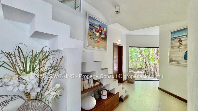 À Vendre - Spacieuse Villa d'Inspiration Balinaise à Rivière Noire