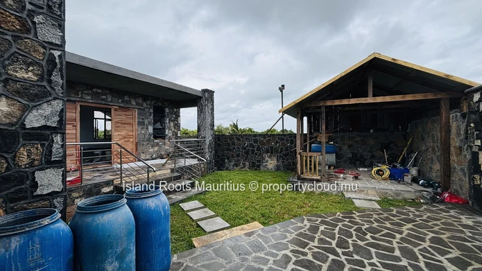 Villa de 2 chambres avec jardin à vendre à Grand Gaube.