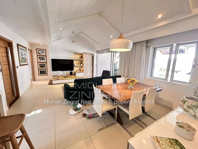 Villa located in a secure residence in Grand Baie