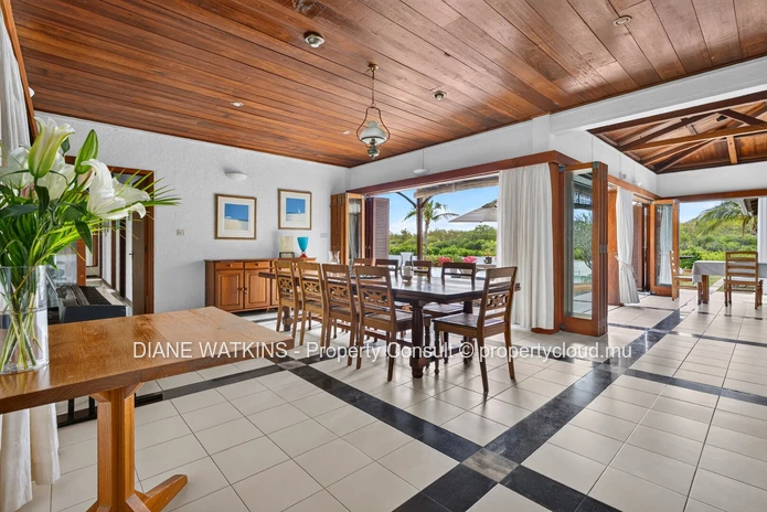 An Exceptional Waterfront Estate on Îlot Fortier