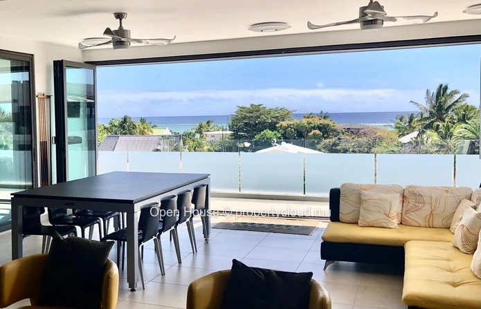 Luxury Penthouse with Stunning Sea Views in Black River - PDS Program - Fully Furnished - Communal Pool - RS 37M