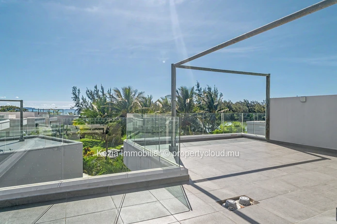Contemporary Duplex Facing The Barachois