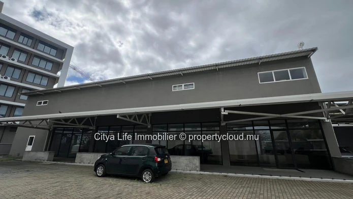 Modern Office Space for Rent in Prime Grand Baie Location - 300m² Semi-Furnished for Rs 230,000!