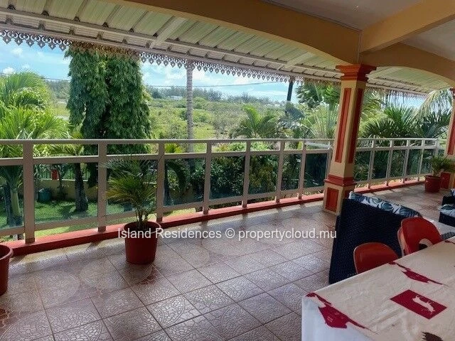 Appartement meublé de 3 chambres avec une grande terrasse couverte