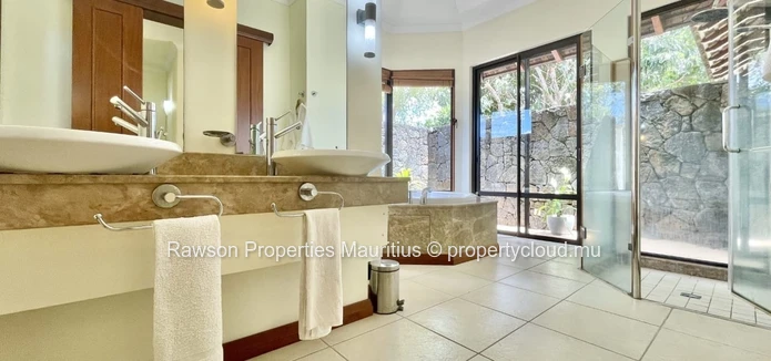 4 Bedroom Villa For Sale in Tamarin
