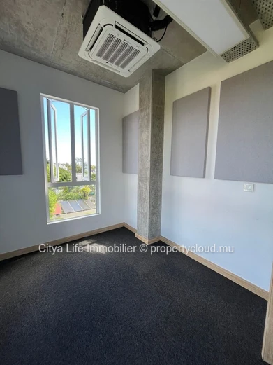 Bureaux à louer à Pointe aux Canonniers – 160m² lumineux et spacieux