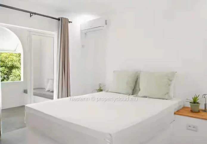 Charming and bright 4 bedroom semi-detached villa