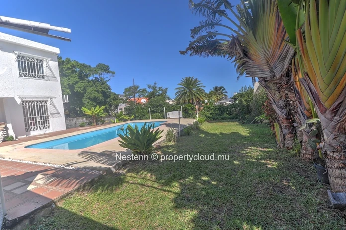 Charming 4-Bedroom Family Home with Pool – Walking Distance to Blue Bay Beach