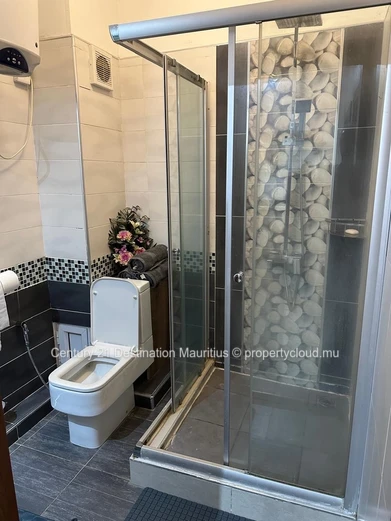 Charming 2-Bedroom Apartment Steps from Pereybere Beach 