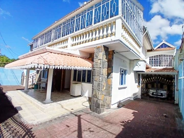 10 Bedroom House