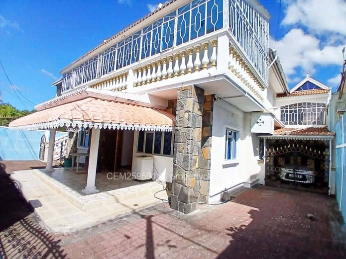 Maison à vendre à Vieux Quatre Bornes 