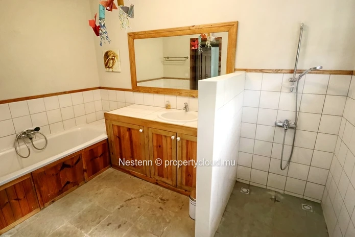 Grande maison familiale de 4 chambres dans un beau jardin