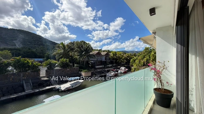 Apartment for Sale in Black River!