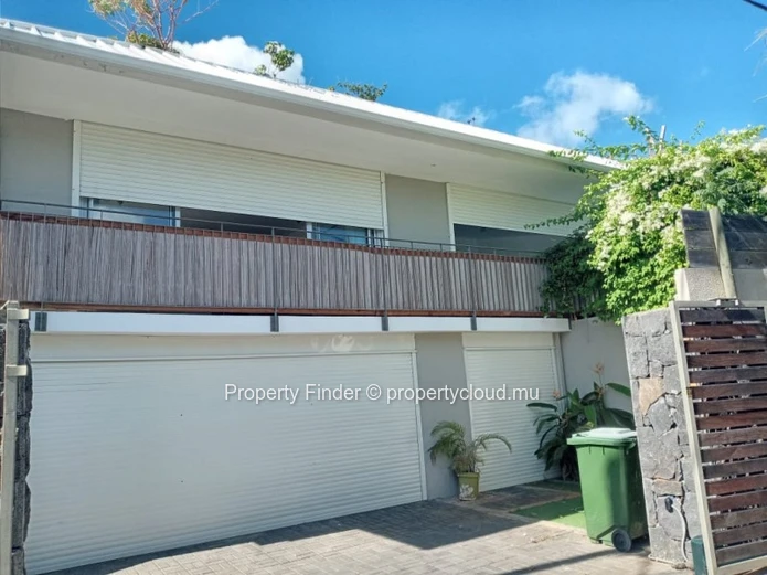 Villa 4 Chambres — À Vendre — Tamarin