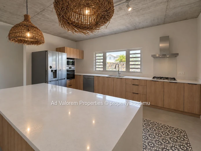 Maison 4 chambres avec piscine et grand jardin à louer à Calodyne