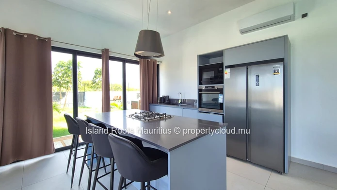 Grande Baie Chemin Vingt Pieds : Maison de 3 Chambres à Vendre - Idéale Famille !