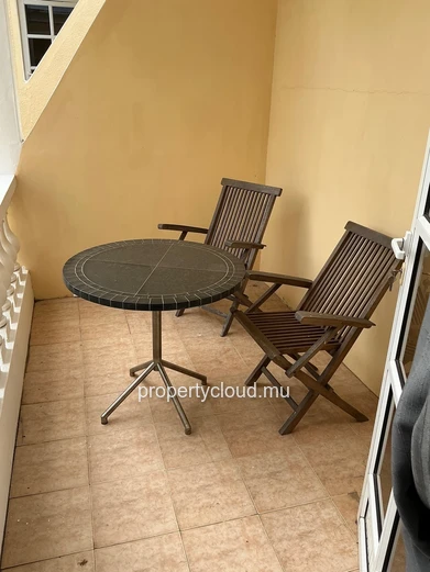 FOR RENT, charming duplex villa in a secure complex, 2 minutes from the public beach, Pereybere