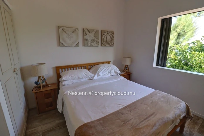  Maison pieds dans l'eau semi-meublée 3 chambres – Vivre au bord de l'océan en long terme
