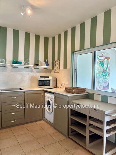 Penthouse Entièrement Meublé à Vendre – À Deux Pas de la Plage de Bain Boeuf 