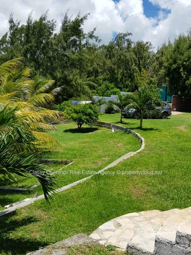 Villa bord de mer à Calodyne — piscine, vue lagon