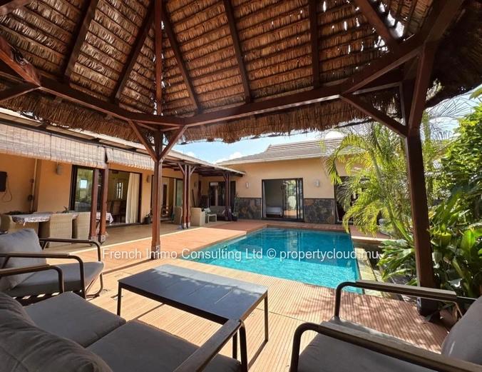 Belle villa de 4 chambres, 305 M2 hab sur 685 M2 de jardin tropical, accessible aux étrangers 