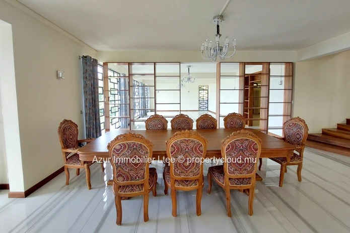 CANDOS: Luxury 4 bedroom house