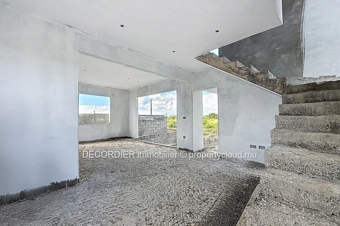 À Vendre – Maison moderne avec piscine