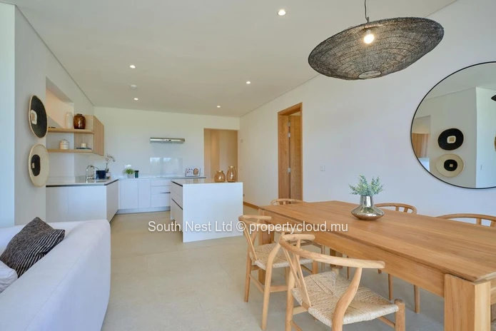 Elegant Garden Apartment in a Prestigious Residence – Belle Vue Harel