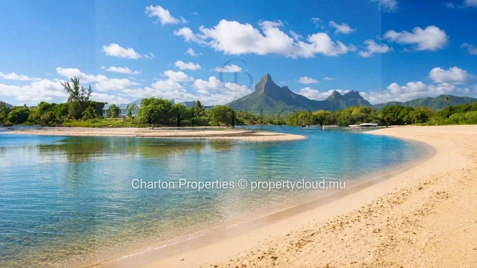 2-bedroom ground floor apartment just steps from Tamarin beach