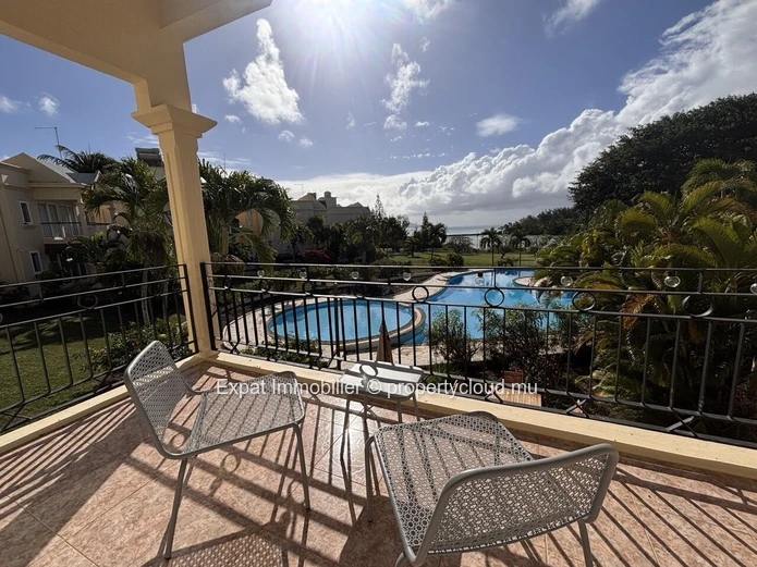Contemporary 3-Bedroom Duplex Overlooking The Lagoon And Coin De Mire – Calodyne