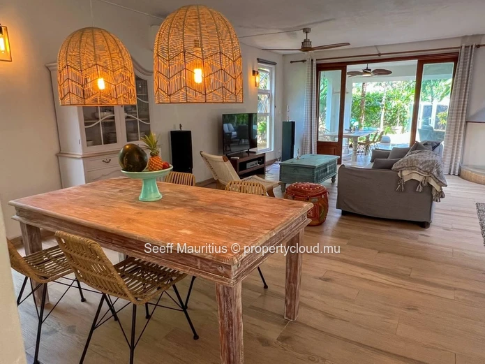Villa rénovée de 4 chambres avec piscine privée et jardin