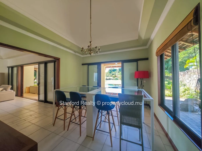 Villa de Luxe à Vendre - 4 Chambres en Suite, Tamarina Golf Estate