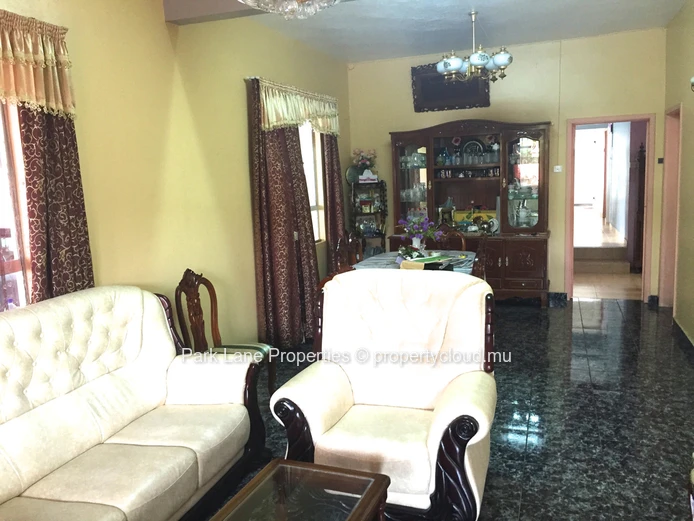 Maison de 9 chambre à coucher a Curepipe