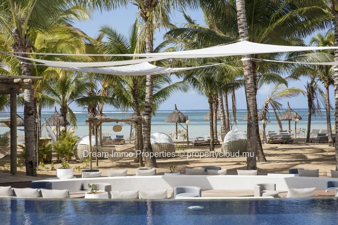 Sumptuous plot with breathtaking lagoon views in one of the most prestigious golf estates in Mauritius