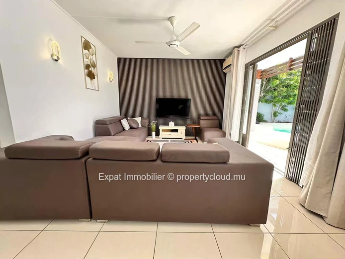 2-Bedroom House for Rent in Péreybère – Private Pool, Security & Convenient Location Near Chemin Le Flamant