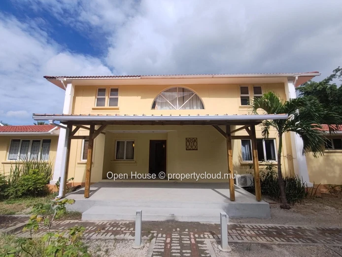 Luxurious Mauritian Villa with Private Pool in Tamarin, Rivière Noire - Black River! 5 Bedrooms, Office, Mountain Vie...